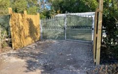 Access gates at Sycamore Street